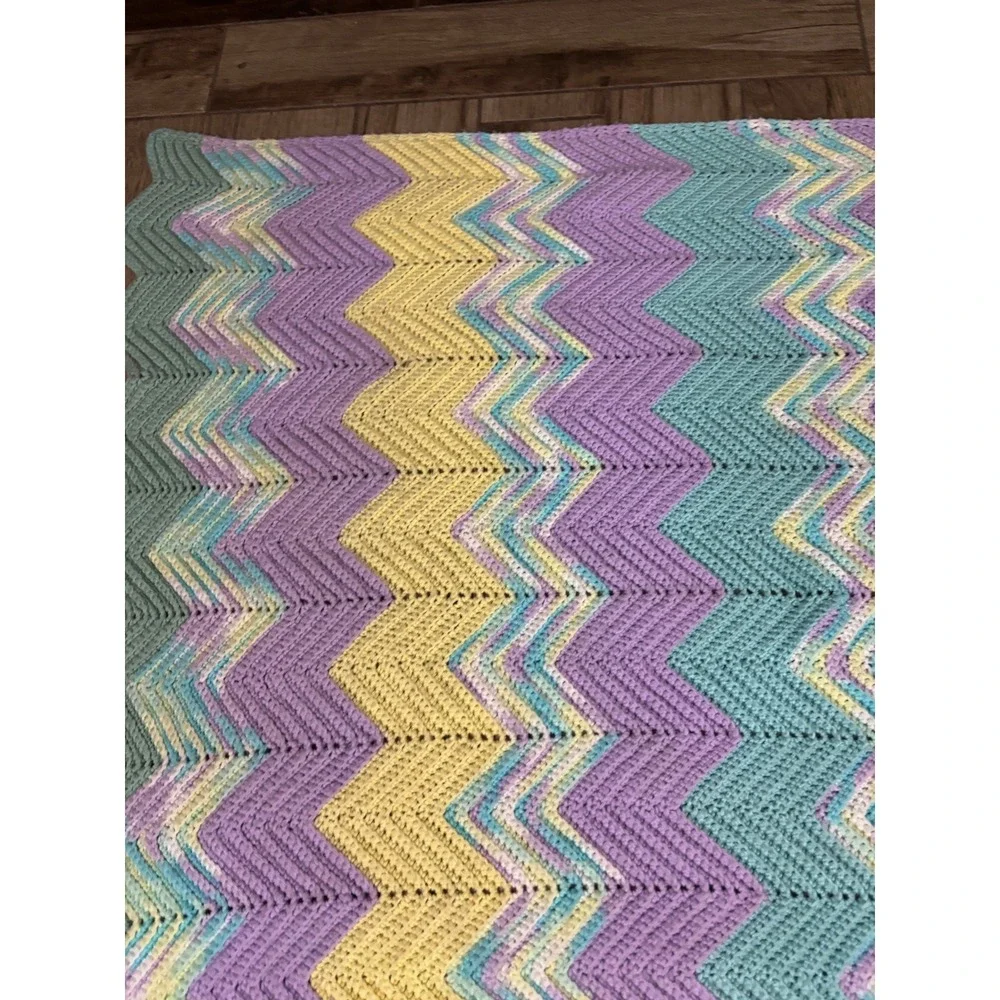 Vintage Handmade Crochet Chevron Afghan Pastel Ripple Blanket‎ Throw 62